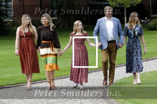 Den Haag 19 juli 2019
Jaarlijkse fotouurtje in de thuisn van Huis ten Bosch . Aanwezig Koning Willem Alexander Koningin Maxima Prinses Amalia Alexia en Ariane.