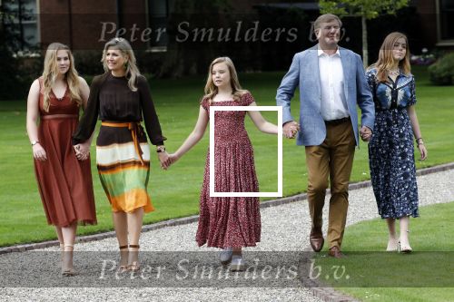 Den Haag 19 juli 2019
Jaarlijkse fotouurtje in de thuisn van Huis ten Bosch . Aanwezig Koning Willem Alexander Koningin Maxima Prinses Amalia Alexia en Ariane.