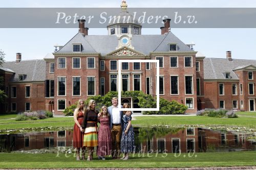 Den Haag 19 juli 2019
Jaarlijkse fotouurtje in de thuisn van Huis ten Bosch . Aanwezig Koning Willem Alexander Koningin Maxima Prinses Amalia Alexia en Ariane.