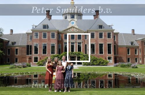 Den Haag 19 juli 2019
Jaarlijkse fotouurtje in de thuisn van Huis ten Bosch . Aanwezig Koning Willem Alexander Koningin Maxima Prinses Amalia Alexia en Ariane.