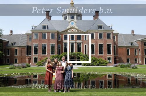 Den Haag 19 juli 2019
Jaarlijkse fotouurtje in de thuisn van Huis ten Bosch . Aanwezig Koning Willem Alexander Koningin Maxima Prinses Amalia Alexia en Ariane.