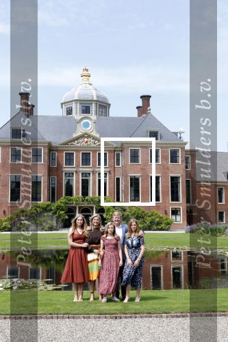 Den Haag 19 juli 2019
Jaarlijkse fotouurtje in de thuisn van Huis ten Bosch . Aanwezig Koning Willem Alexander Koningin Maxima Prinses Amalia Alexia en Ariane.
