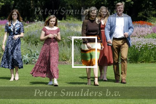 Den Haag 19 juli 2019
Jaarlijkse fotouurtje in de thuisn van Huis ten Bosch . Aanwezig Koning Willem Alexander Koningin Maxima Prinses Amalia Alexia en Ariane.