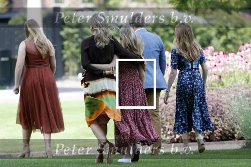 Den Haag 19 juli 2019
Jaarlijkse fotouurtje in de thuisn van Huis ten Bosch . Aanwezig Koning Willem Alexander Koningin Maxima Prinses Amalia Alexia en Ariane.