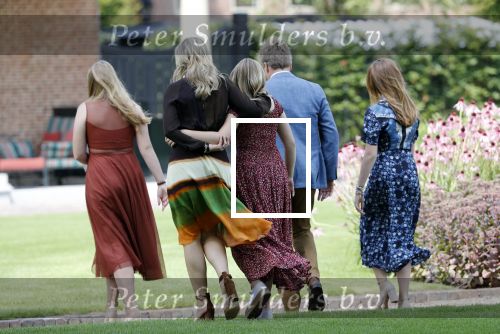 Den Haag 19 juli 2019
Jaarlijkse fotouurtje in de thuisn van Huis ten Bosch . Aanwezig Koning Willem Alexander Koningin Maxima Prinses Amalia Alexia en Ariane.