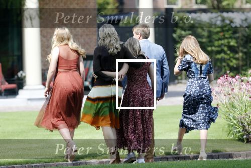 Den Haag 19 juli 2019
Jaarlijkse fotouurtje in de thuisn van Huis ten Bosch . Aanwezig Koning Willem Alexander Koningin Maxima Prinses Amalia Alexia en Ariane.