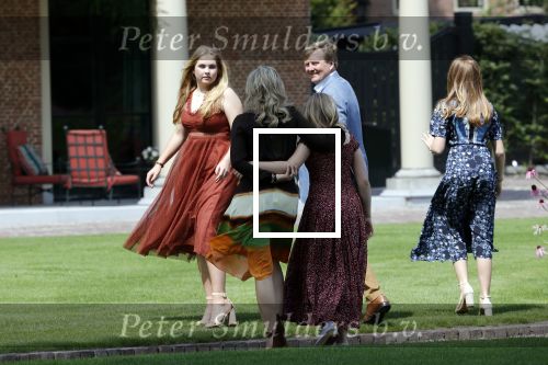 Den Haag 19 juli 2019
Jaarlijkse fotouurtje in de thuisn van Huis ten Bosch . Aanwezig Koning Willem Alexander Koningin Maxima Prinses Amalia Alexia en Ariane.