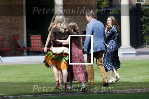 Den Haag 19 juli 2019
Jaarlijkse fotouurtje in de thuisn van Huis ten Bosch . Aanwezig Koning Willem Alexander Koningin Maxima Prinses Amalia Alexia en Ariane.
