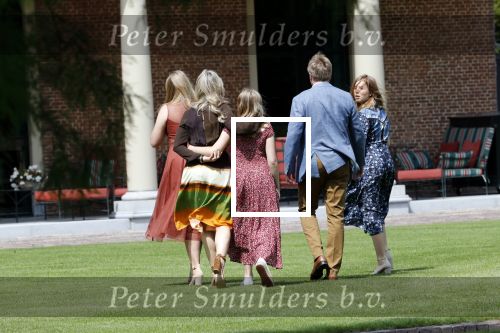 Den Haag 19 juli 2019
Jaarlijkse fotouurtje in de thuisn van Huis ten Bosch . Aanwezig Koning Willem Alexander Koningin Maxima Prinses Amalia Alexia en Ariane.