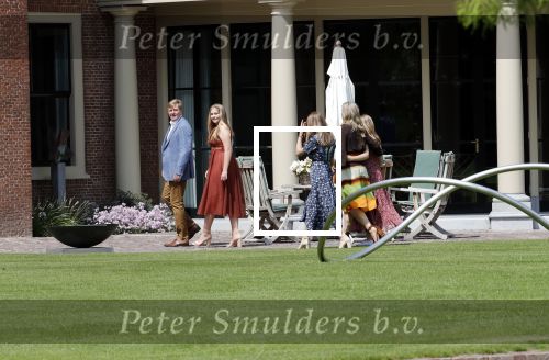 Den Haag 19 juli 2019
Jaarlijkse fotouurtje in de thuisn van Huis ten Bosch . Aanwezig Koning Willem Alexander Koningin Maxima Prinses Amalia Alexia en Ariane.