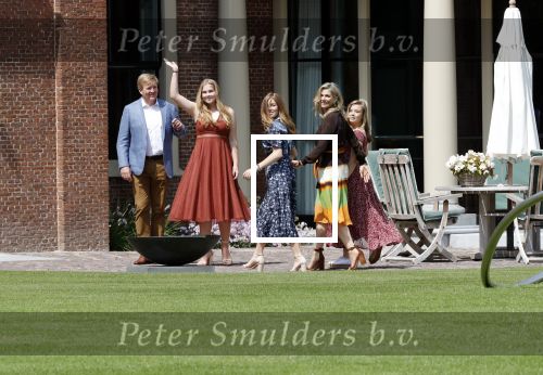 Den Haag 19 juli 2019
Jaarlijkse fotouurtje in de thuisn van Huis ten Bosch . Aanwezig Koning Willem Alexander Koningin Maxima Prinses Amalia Alexia en Ariane.