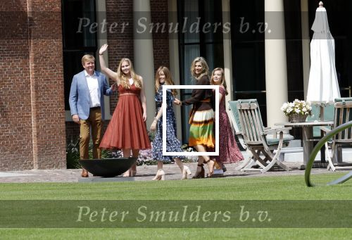 Den Haag 19 juli 2019
Jaarlijkse fotouurtje in de thuisn van Huis ten Bosch . Aanwezig Koning Willem Alexander Koningin Maxima Prinses Amalia Alexia en Ariane.