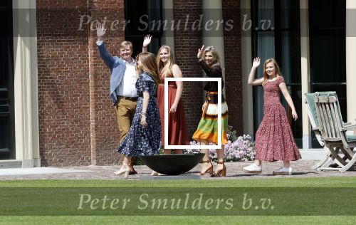Den Haag 19 juli 2019
Jaarlijkse fotouurtje in de thuisn van Huis ten Bosch . Aanwezig Koning Willem Alexander Koningin Maxima Prinses Amalia Alexia en Ariane.