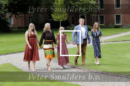 Den Haag 19 juli 2019
Jaarlijkse fotouurtje in de thuisn van Huis ten Bosch . Aanwezig Koning Willem Alexander Koningin Maxima Prinses Amalia Alexia en Ariane.