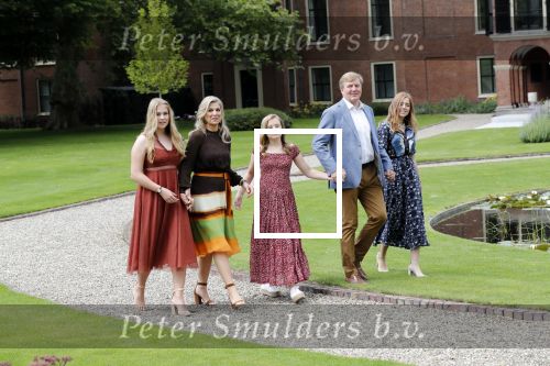 Den Haag 19 juli 2019
Jaarlijkse fotouurtje in de thuisn van Huis ten Bosch . Aanwezig Koning Willem Alexander Koningin Maxima Prinses Amalia Alexia en Ariane.