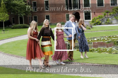 Den Haag 19 juli 2019
Jaarlijkse fotouurtje in de thuisn van Huis ten Bosch . Aanwezig Koning Willem Alexander Koningin Maxima Prinses Amalia Alexia en Ariane.