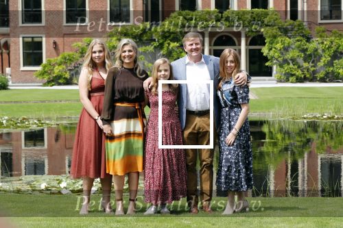 Den Haag 19 juli 2019
Jaarlijkse fotouurtje in de thuisn van Huis ten Bosch . Aanwezig Koning Willem Alexander Koningin Maxima Prinses Amalia Alexia en Ariane.