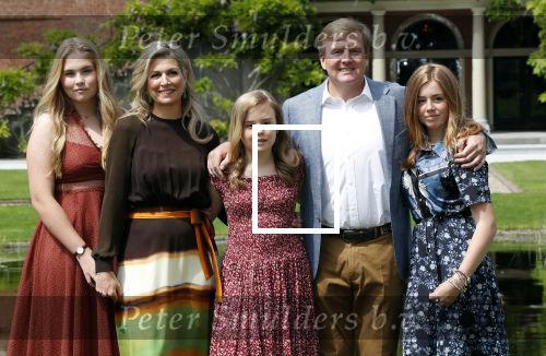 Den Haag 19 juli 2019
Jaarlijkse fotouurtje in de thuisn van Huis ten Bosch . Aanwezig Koning Willem Alexander Koningin Maxima Prinses Amalia Alexia en Ariane.