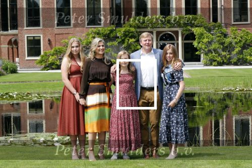 Den Haag 19 juli 2019
Jaarlijkse fotouurtje in de thuisn van Huis ten Bosch . Aanwezig Koning Willem Alexander Koningin Maxima Prinses Amalia Alexia en Ariane.
