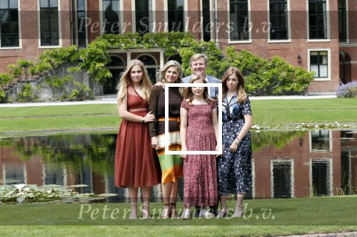 Den Haag 19 juli 2019
Jaarlijkse fotouurtje in de thuisn van Huis ten Bosch . Aanwezig Koning Willem Alexander Koningin Maxima Prinses Amalia Alexia en Ariane.