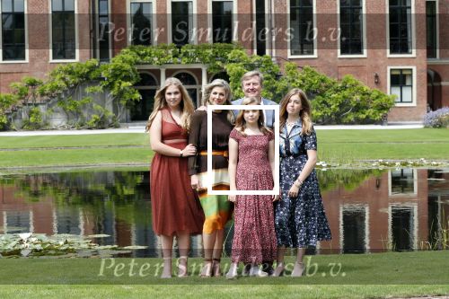Den Haag 19 juli 2019
Jaarlijkse fotouurtje in de thuisn van Huis ten Bosch . Aanwezig Koning Willem Alexander Koningin Maxima Prinses Amalia Alexia en Ariane.