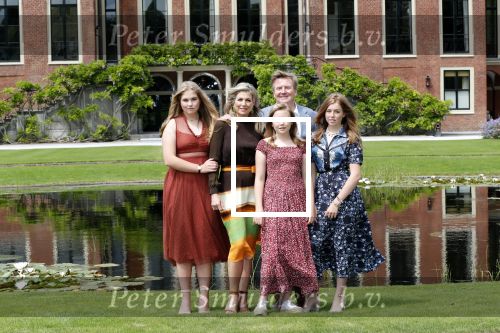 Den Haag 19 juli 2019
Jaarlijkse fotouurtje in de thuisn van Huis ten Bosch . Aanwezig Koning Willem Alexander Koningin Maxima Prinses Amalia Alexia en Ariane.
