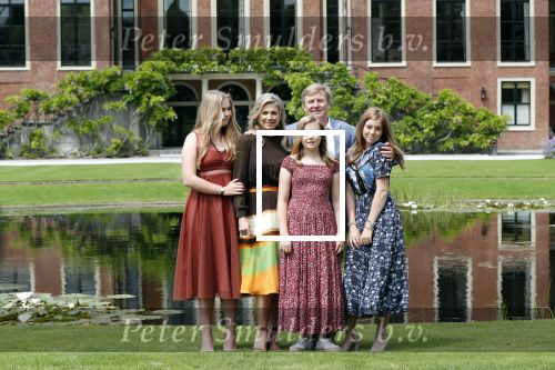 Den Haag 19 juli 2019
Jaarlijkse fotouurtje in de thuisn van Huis ten Bosch . Aanwezig Koning Willem Alexander Koningin Maxima Prinses Amalia Alexia en Ariane.