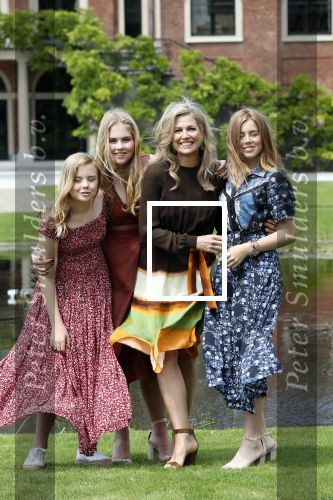 Den Haag 19 juli 2019
Jaarlijkse fotouurtje in de thuisn van Huis ten Bosch . Aanwezig Koning Willem Alexander Koningin Maxima Prinses Amalia Alexia en Ariane.