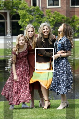 Den Haag 19 juli 2019
Jaarlijkse fotouurtje in de thuisn van Huis ten Bosch . Aanwezig Koning Willem Alexander Koningin Maxima Prinses Amalia Alexia en Ariane.