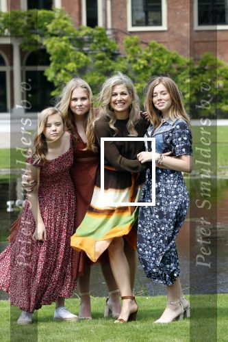 Den Haag 19 juli 2019
Jaarlijkse fotouurtje in de thuisn van Huis ten Bosch . Aanwezig Koning Willem Alexander Koningin Maxima Prinses Amalia Alexia en Ariane.