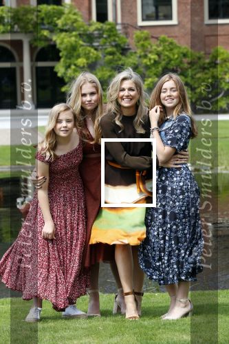 Den Haag 19 juli 2019
Jaarlijkse fotouurtje in de thuisn van Huis ten Bosch . Aanwezig Koning Willem Alexander Koningin Maxima Prinses Amalia Alexia en Ariane.