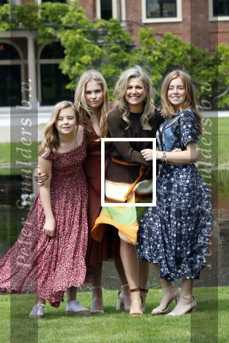 Den Haag 19 juli 2019
Jaarlijkse fotouurtje in de thuisn van Huis ten Bosch . Aanwezig Koning Willem Alexander Koningin Maxima Prinses Amalia Alexia en Ariane.