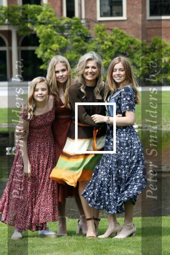 Den Haag 19 juli 2019
Jaarlijkse fotouurtje in de thuisn van Huis ten Bosch . Aanwezig Koning Willem Alexander Koningin Maxima Prinses Amalia Alexia en Ariane.