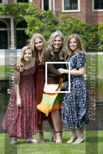 Den Haag 19 juli 2019
Jaarlijkse fotouurtje in de thuisn van Huis ten Bosch . Aanwezig Koning Willem Alexander Koningin Maxima Prinses Amalia Alexia en Ariane.