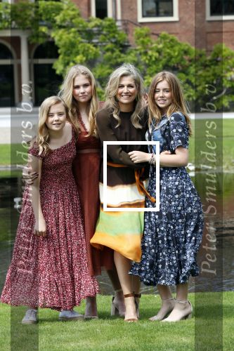 Den Haag 19 juli 2019
Jaarlijkse fotouurtje in de thuisn van Huis ten Bosch . Aanwezig Koning Willem Alexander Koningin Maxima Prinses Amalia Alexia en Ariane.