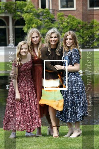 Den Haag 19 juli 2019
Jaarlijkse fotouurtje in de thuisn van Huis ten Bosch . Aanwezig Koning Willem Alexander Koningin Maxima Prinses Amalia Alexia en Ariane.