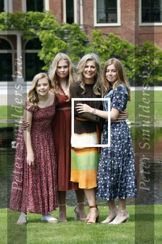 Den Haag 19 juli 2019
Jaarlijkse fotouurtje in de thuisn van Huis ten Bosch . Aanwezig Koning Willem Alexander Koningin Maxima Prinses Amalia Alexia en Ariane.