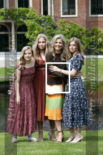 Den Haag 19 juli 2019
Jaarlijkse fotouurtje in de thuisn van Huis ten Bosch . Aanwezig Koning Willem Alexander Koningin Maxima Prinses Amalia Alexia en Ariane.
