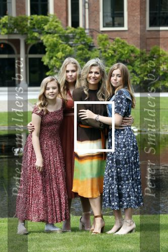 Den Haag 19 juli 2019
Jaarlijkse fotouurtje in de thuisn van Huis ten Bosch . Aanwezig Koning Willem Alexander Koningin Maxima Prinses Amalia Alexia en Ariane.