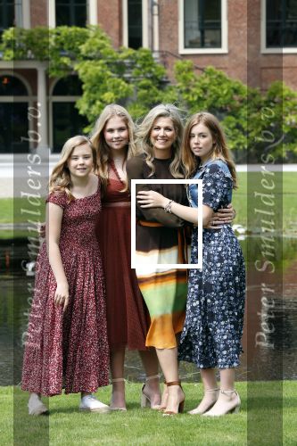 Den Haag 19 juli 2019
Jaarlijkse fotouurtje in de thuisn van Huis ten Bosch . Aanwezig Koning Willem Alexander Koningin Maxima Prinses Amalia Alexia en Ariane.