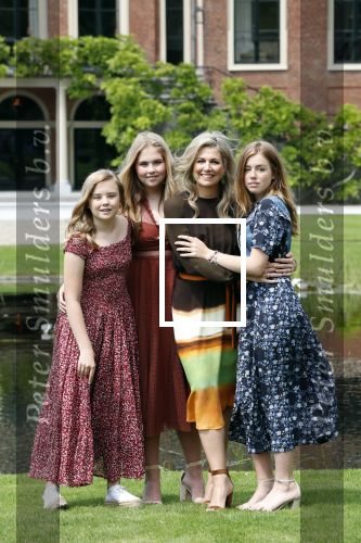 Den Haag 19 juli 2019
Jaarlijkse fotouurtje in de thuisn van Huis ten Bosch . Aanwezig Koning Willem Alexander Koningin Maxima Prinses Amalia Alexia en Ariane.