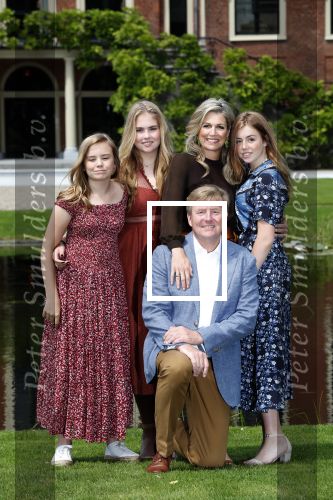 Den Haag 19 juli 2019
Jaarlijkse fotouurtje in de thuisn van Huis ten Bosch . Aanwezig Koning Willem Alexander Koningin Maxima Prinses Amalia Alexia en Ariane.