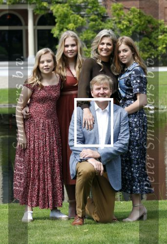 Den Haag 19 juli 2019
Jaarlijkse fotouurtje in de thuisn van Huis ten Bosch . Aanwezig Koning Willem Alexander Koningin Maxima Prinses Amalia Alexia en Ariane.