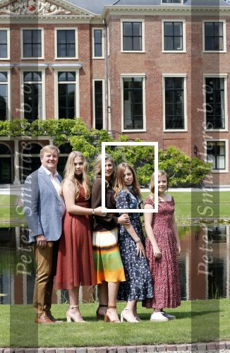 Den Haag 19 juli 2019
Jaarlijkse fotouurtje in de thuisn van Huis ten Bosch . Aanwezig Koning Willem Alexander Koningin Maxima Prinses Amalia Alexia en Ariane.