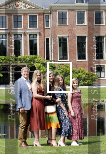 Den Haag 19 juli 2019
Jaarlijkse fotouurtje in de thuisn van Huis ten Bosch . Aanwezig Koning Willem Alexander Koningin Maxima Prinses Amalia Alexia en Ariane.
