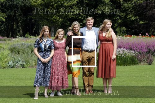 Den Haag 19 juli 2019
Jaarlijkse fotouurtje in de thuisn van Huis ten Bosch . Aanwezig Koning Willem Alexander Koningin Maxima Prinses Amalia Alexia en Ariane.