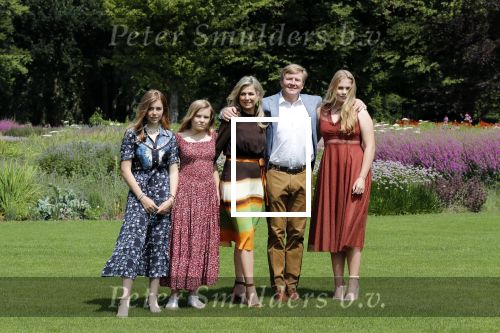 Den Haag 19 juli 2019
Jaarlijkse fotouurtje in de thuisn van Huis ten Bosch . Aanwezig Koning Willem Alexander Koningin Maxima Prinses Amalia Alexia en Ariane.