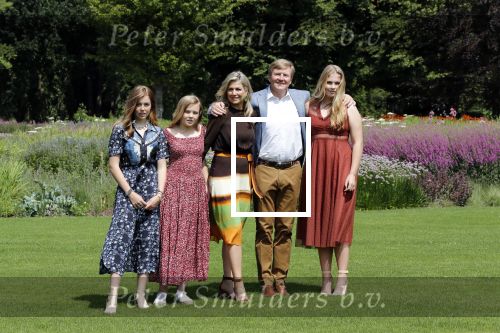 Den Haag 19 juli 2019
Jaarlijkse fotouurtje in de thuisn van Huis ten Bosch . Aanwezig Koning Willem Alexander Koningin Maxima Prinses Amalia Alexia en Ariane.
