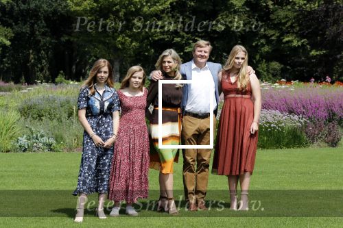 Den Haag 19 juli 2019
Jaarlijkse fotouurtje in de thuisn van Huis ten Bosch . Aanwezig Koning Willem Alexander Koningin Maxima Prinses Amalia Alexia en Ariane.