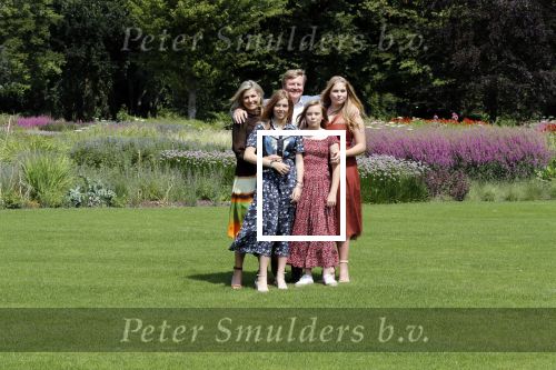 Den Haag 19 juli 2019
Jaarlijkse fotouurtje in de thuisn van Huis ten Bosch . Aanwezig Koning Willem Alexander Koningin Maxima Prinses Amalia Alexia en Ariane.